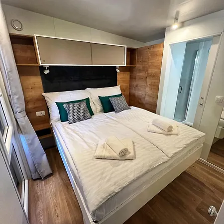 Mobile Orange Apartment Biograd Na Moru